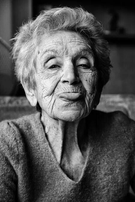 How Old Is Hange Zoe in Konosuba Explored